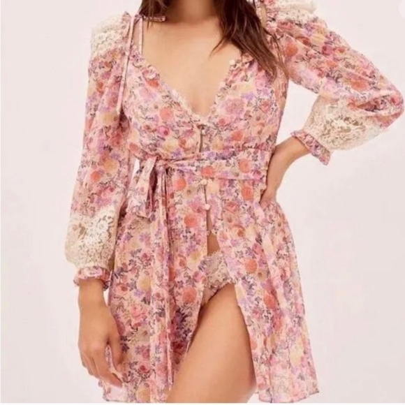 For love and lemons Gardenia floral robe dress pink small NWT - Picture 2 of 11